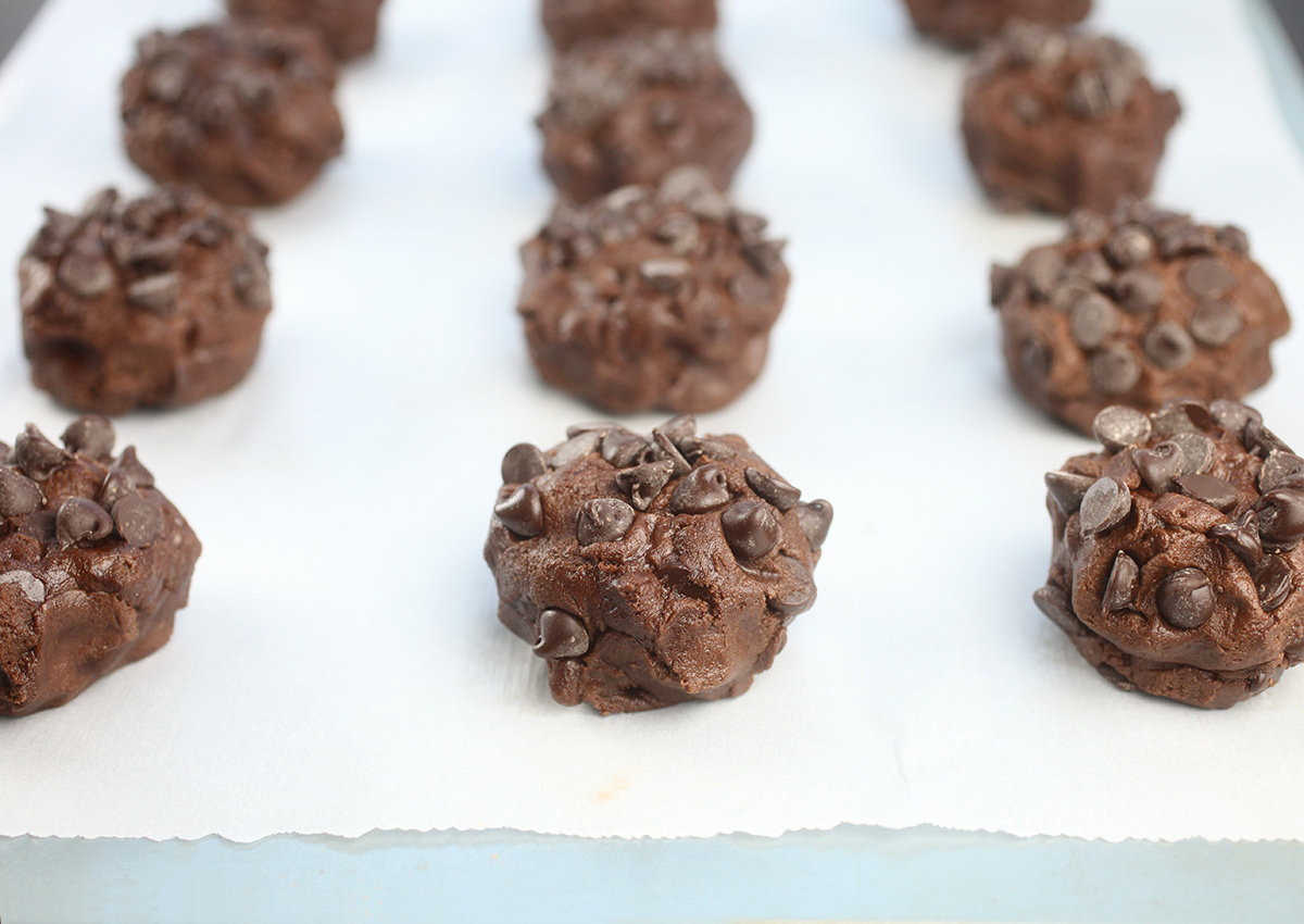 Peanut Butter Cup Stuffed Chocolate Cookies | Bakerella