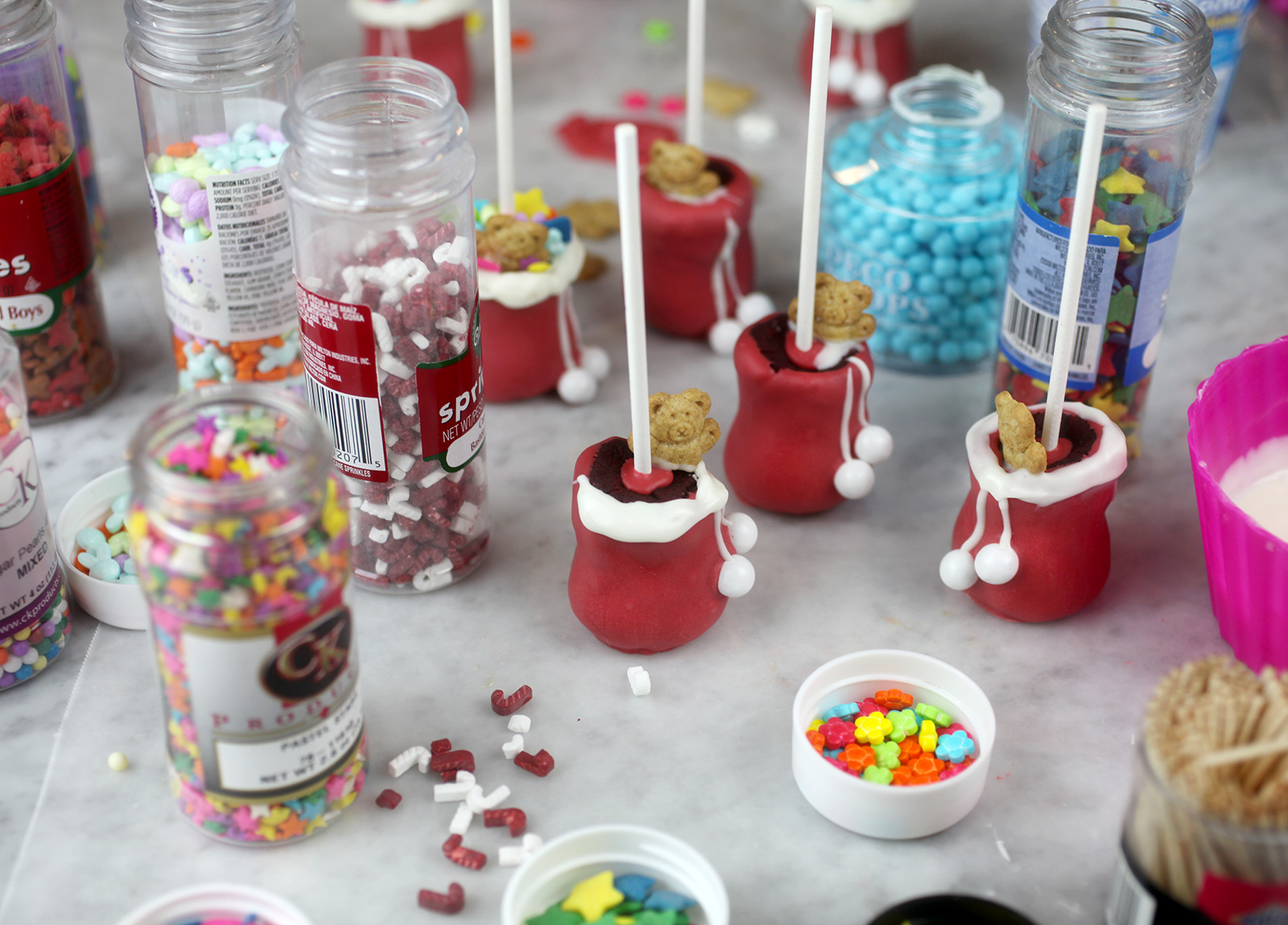 Unusual Party Bag Filler Ideas  Cake pop designs, Hot chocolate gifts,  Cake pops